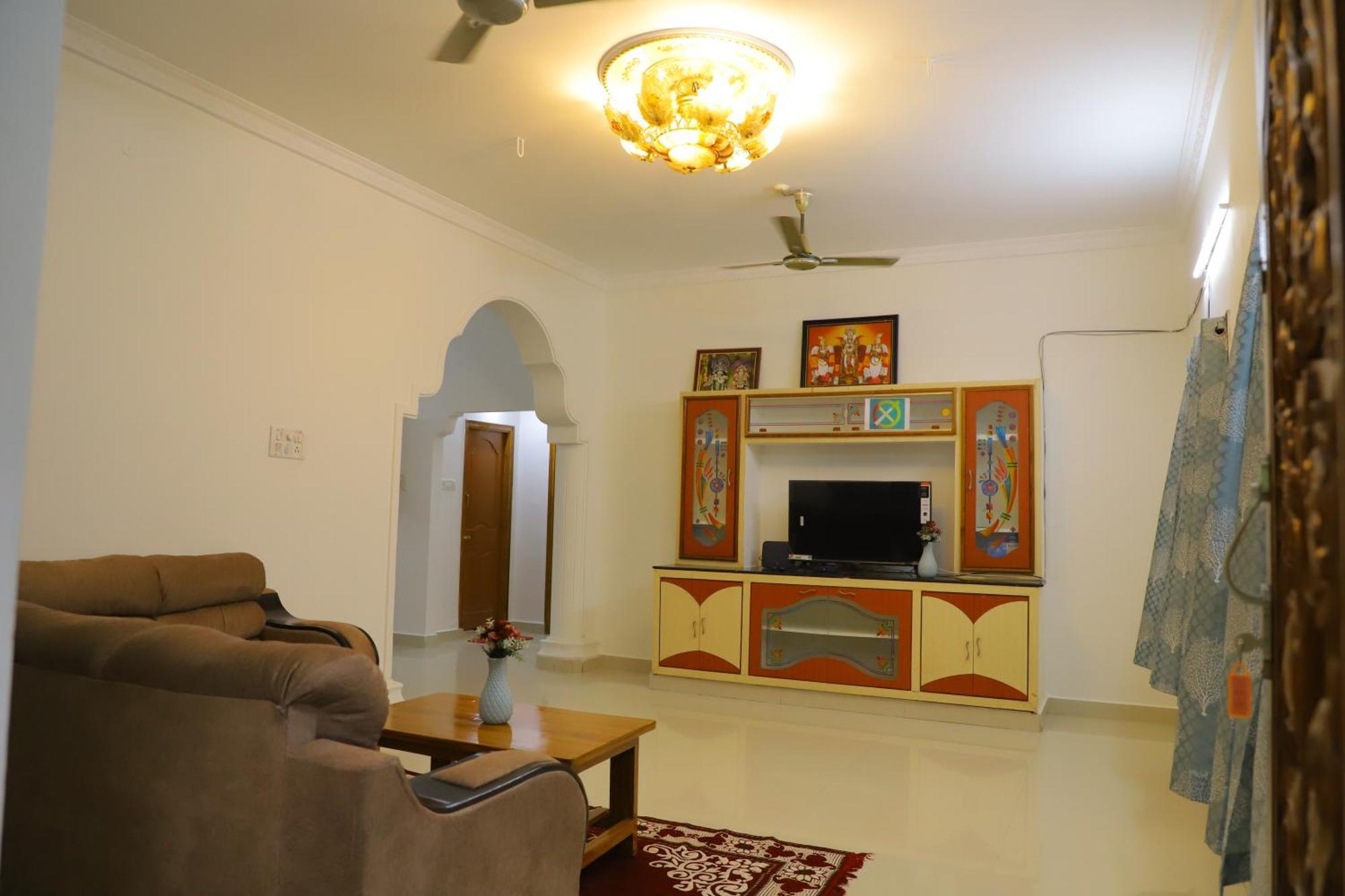 טירופאטי Nanda Mohan Homestay- Luxuries Ac Apartment Close To Alipiri Foothills-Kapila Teertham And Iskcon Temple מראה חיצוני תמונה