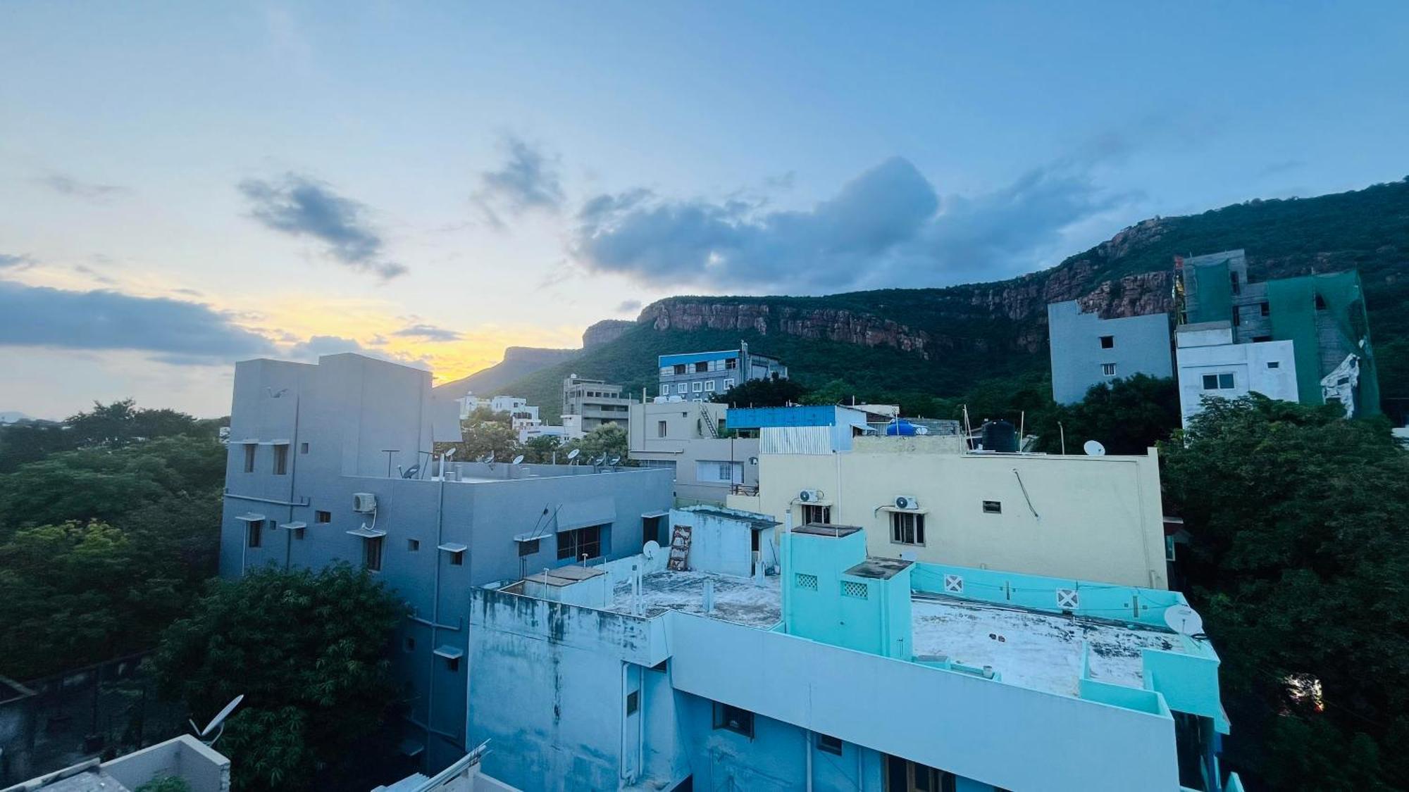 טירופאטי Nanda Mohan Homestay- Luxuries Ac Apartment Close To Alipiri Foothills-Kapila Teertham And Iskcon Temple מראה חיצוני תמונה