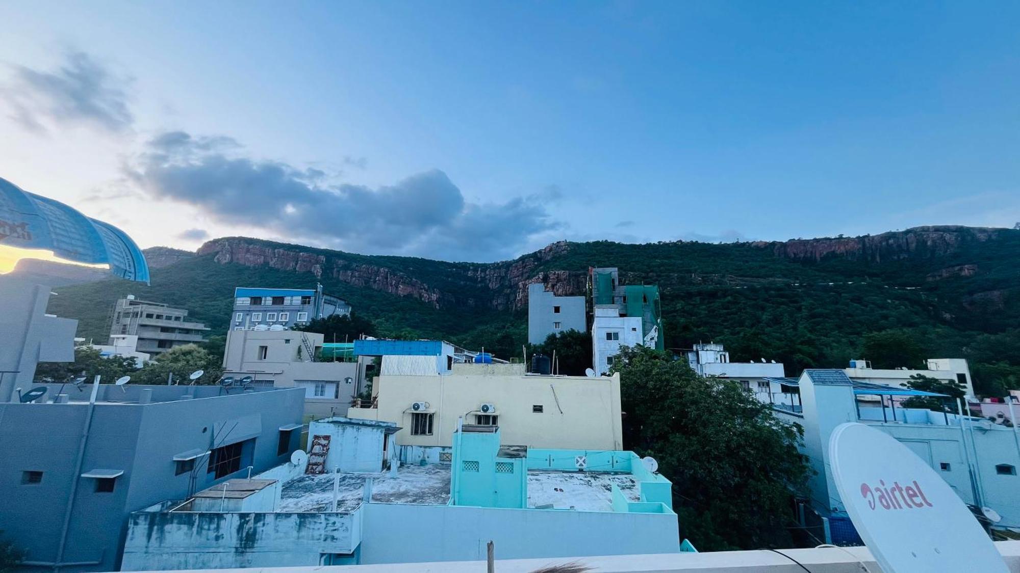 טירופאטי Nanda Mohan Homestay- Luxuries Ac Apartment Close To Alipiri Foothills-Kapila Teertham And Iskcon Temple מראה חיצוני תמונה